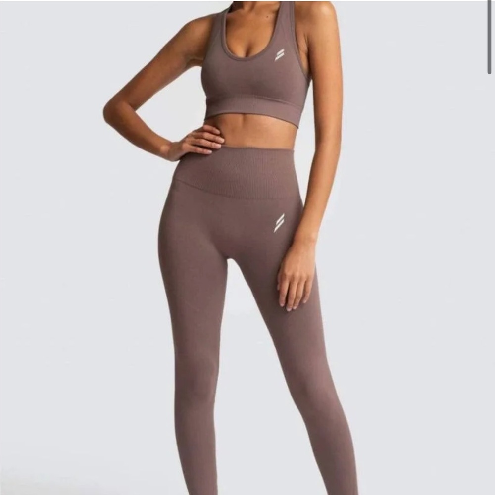 XS set. Doyoueven brown leggings and bra.